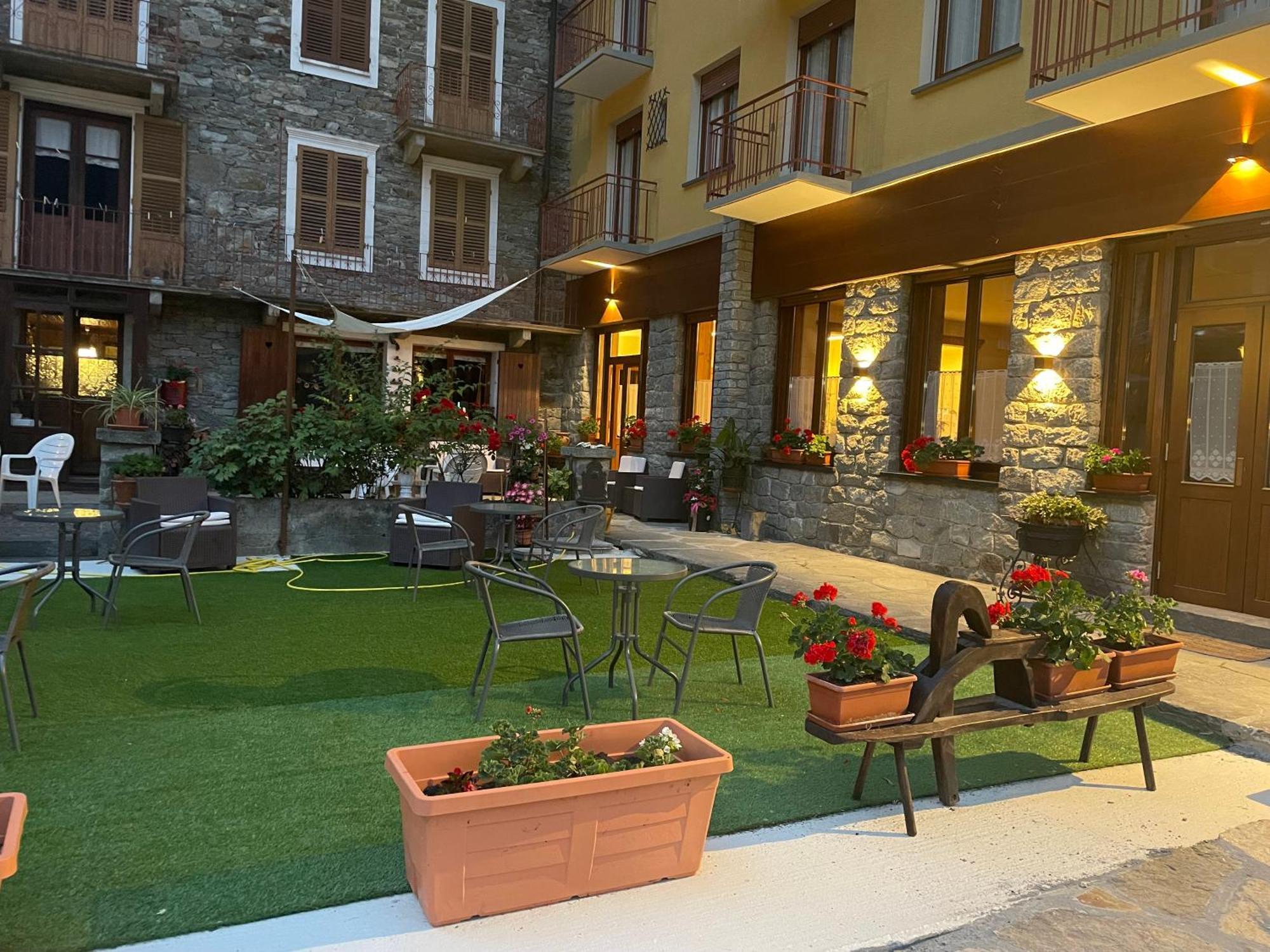 Albergo Mologna Gaby Exterior photo